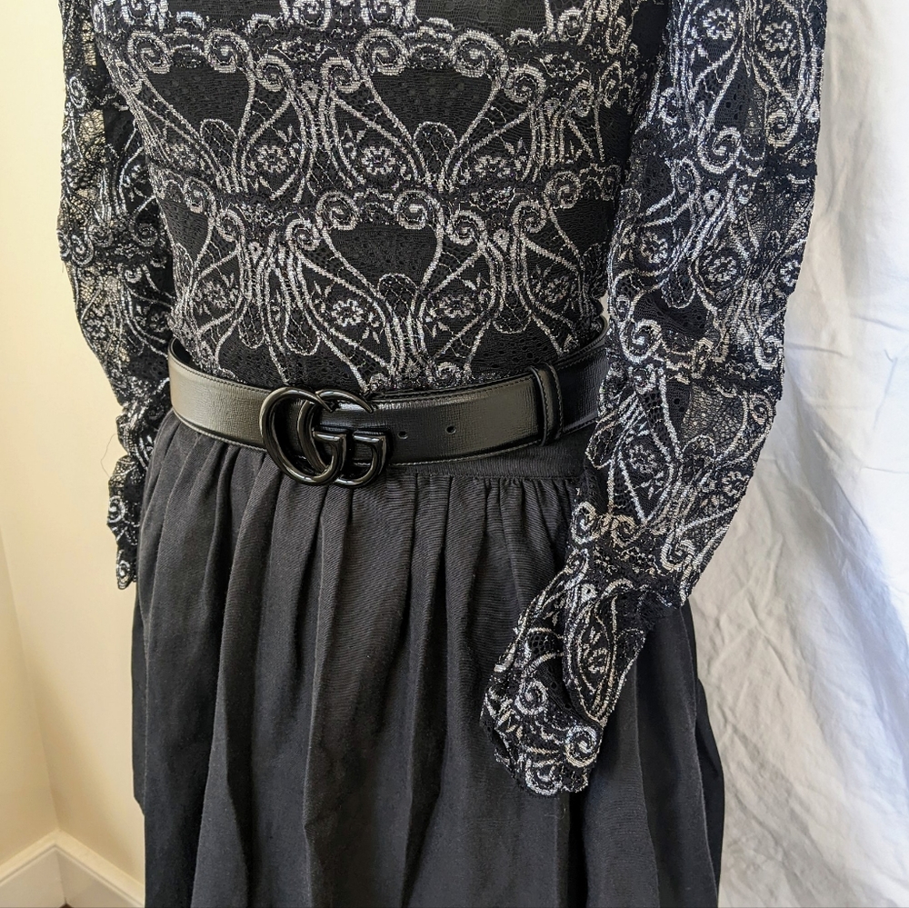 LACE Top  ❤️ Black and Silver Lace  sz med